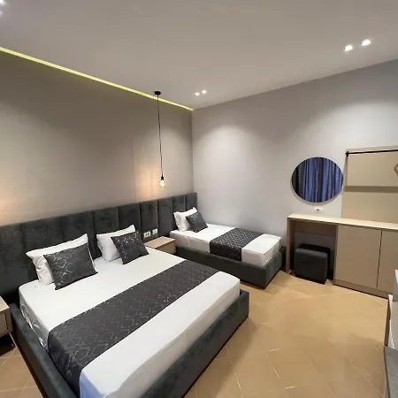 Caca -5 Min Walk To The Beach, Free Parking & Balcony In Ksamil