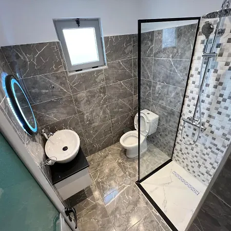 Caca -5 Min Walk To The Beach, Free Parking & Balcony In Apartament