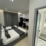 Caca -5 Min Walk To The Beach, Free Parking & Balcony In *