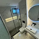 Caca -5 Min Walk To The Beach, Free Parking & Balcony In