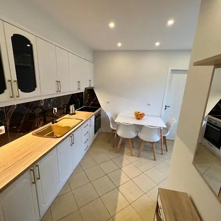 Caca Εξαμίλιο