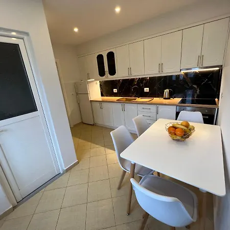 Caca -5 Min Walk To The Beach, Free Parking & Balcony In