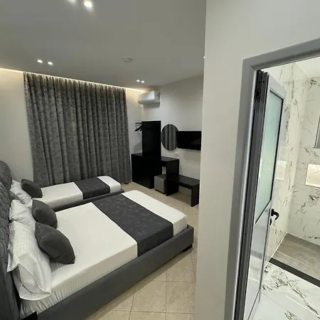 Caca -5 Min Walk To The Beach, Free Parking & Balcony In *