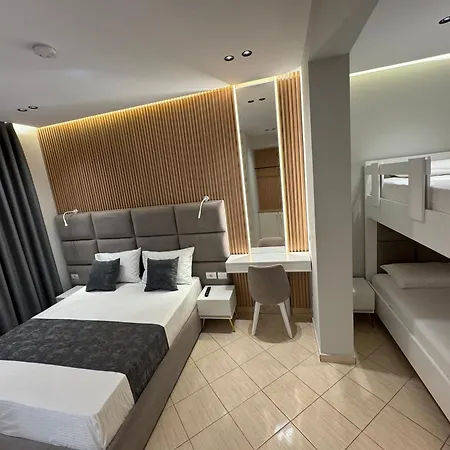 Caca -5 Min Walk To The Beach, Free Parking & Balcony In