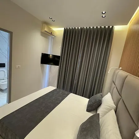 Caca -5 Min Walk To The Beach, Free Parking & Balcony In