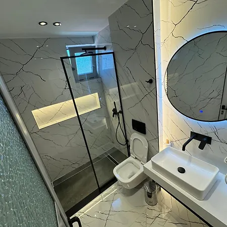 Caca -5 Min Walk To The Beach, Free Parking & Balcony In