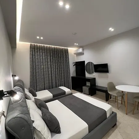 Caca -5 Min Walk To The Beach, Free Parking & Balcony In *