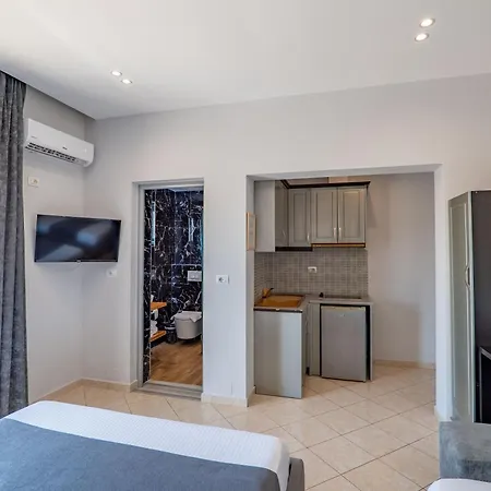 Caca -5 Min Walk To The Beach, Free Parking & Balcony In Ksamil