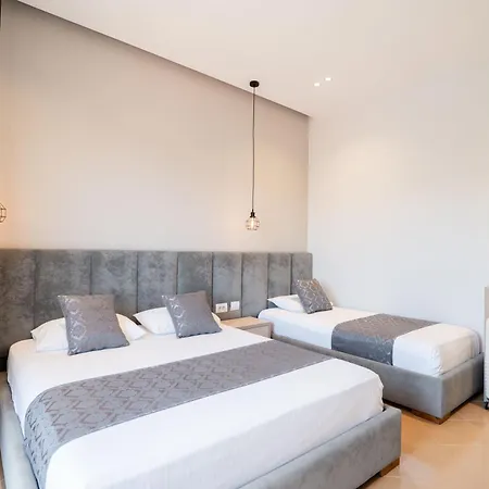 Caca -5 Min Walk To The Beach, Free Parking & Balcony In Lejlighed *