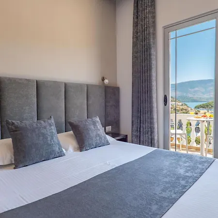 Caca -5 Min Walk To The Beach, Free Parking & Balcony In * Ksamil