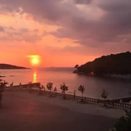 Caca -5 Min Walk To The Beach, Free Parking & Balcony In